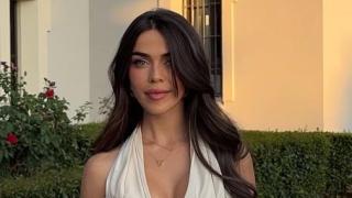 Violeta Mangriñán con un diseño de Casoná.