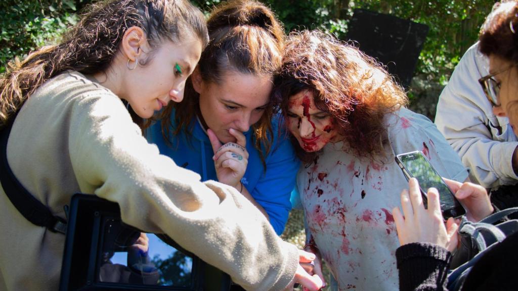 Rodaje de 'La procesión va por dentro', dirigido por Paula Amor. Foto: Sendero Media