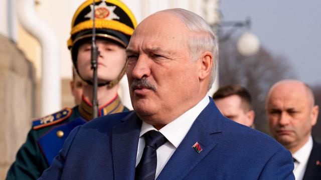 El presidente de Bielorrusia, Alexander Lukashenko, llega a una reunión con el presidente de Rusia, Vladímir Putin, en Moscú, Rusia, el 13 de marzo de 2025.