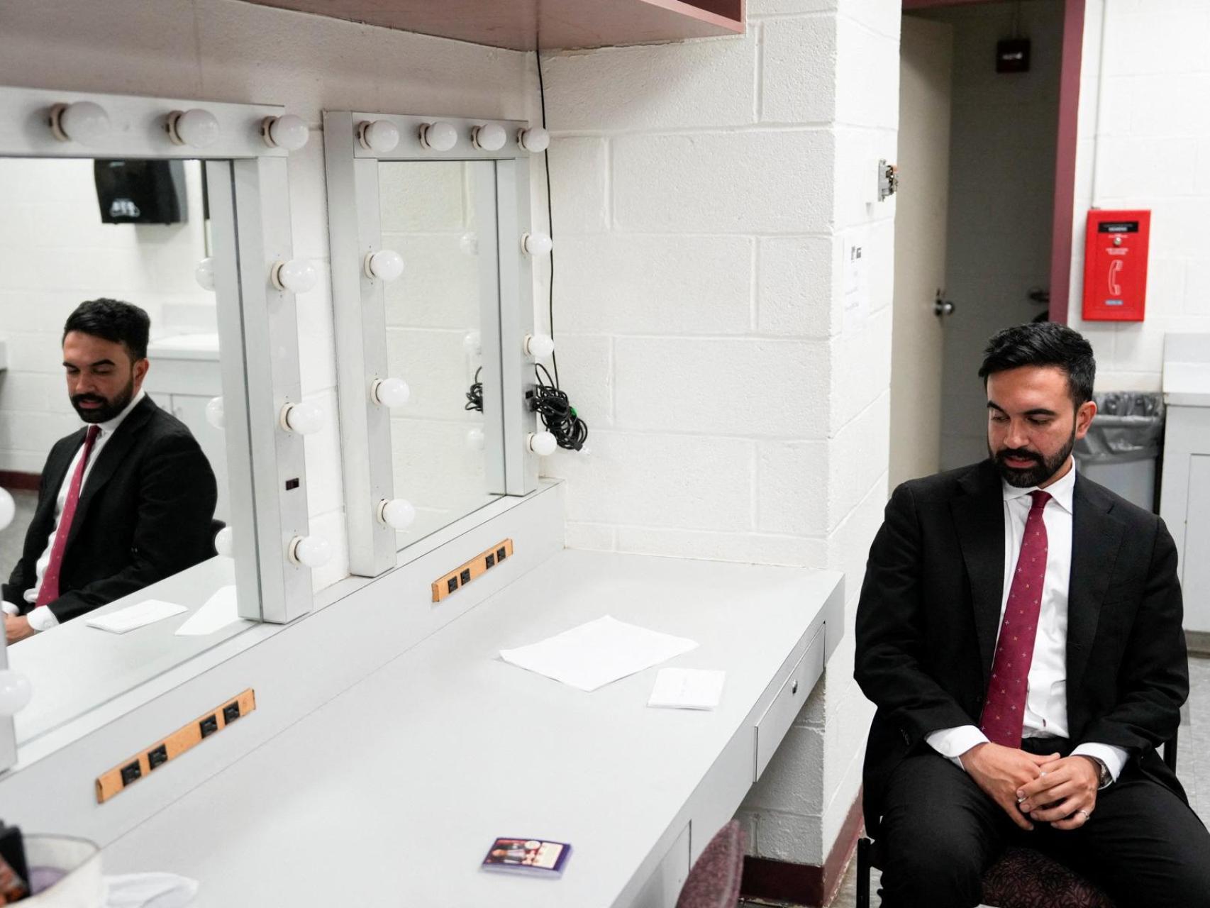 Zohran Mamdani, antes del debate de las primarias demócratas para la alcaldía de la ciudad de Nueva York.
