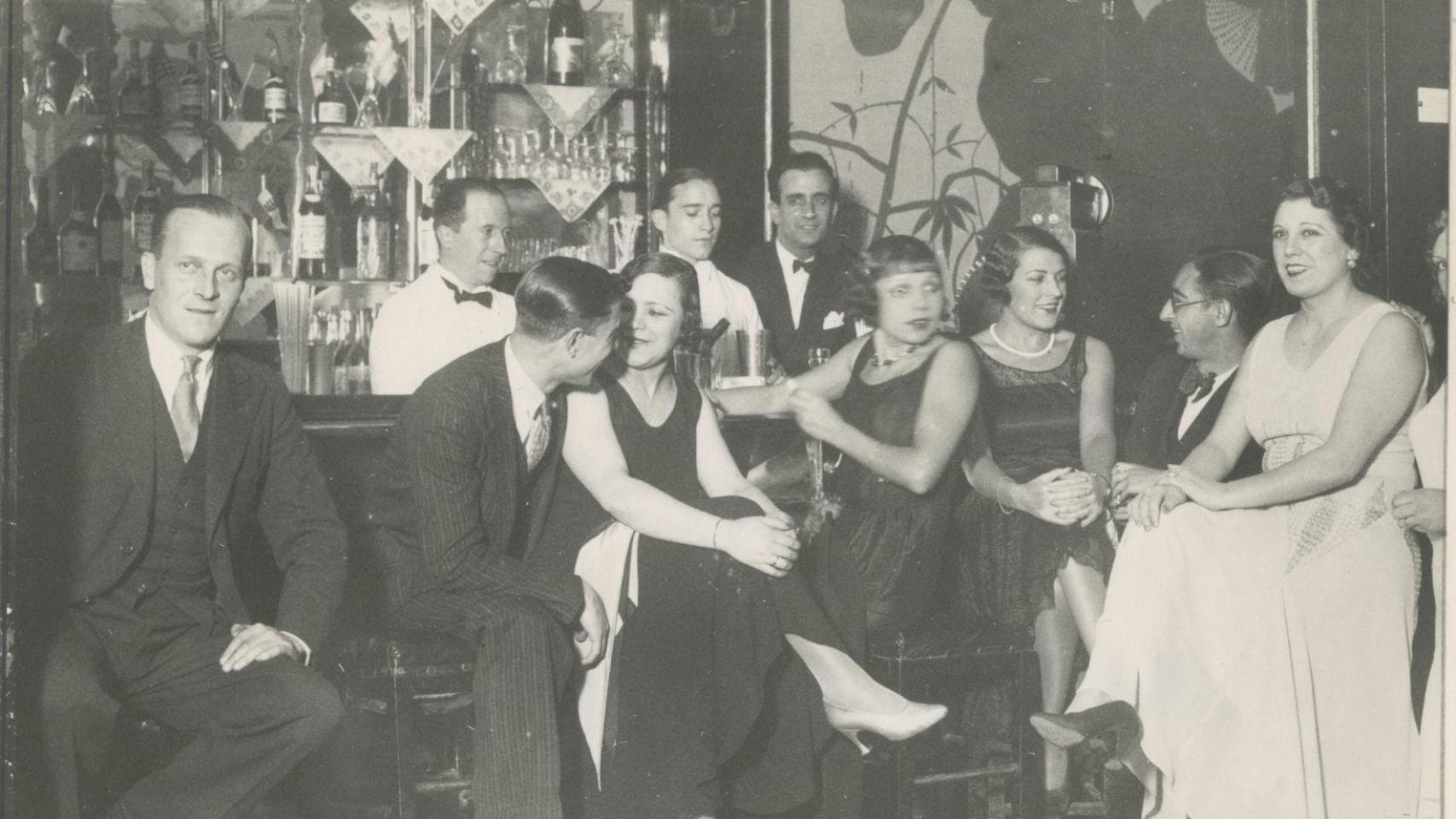 Instantánea tomada en un cabaret de la época. Foto cedida por la editorial Libros del K. O.