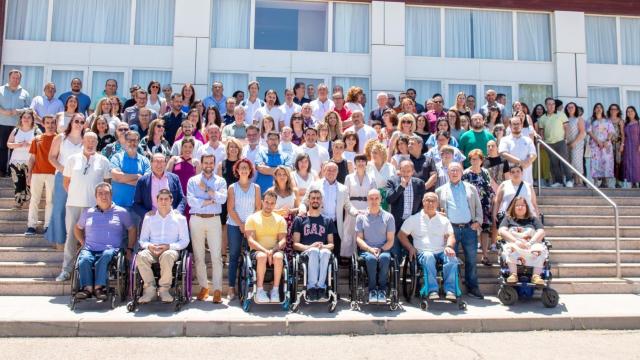Foto de familia tras la celebración de la Asamblea General Ordinaria de amiab en Albacete.