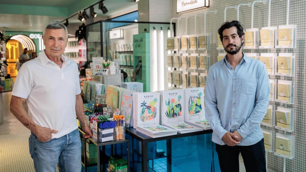 Padre e hijo, en la flagship de Rubio, que se encuentra en Valencia.