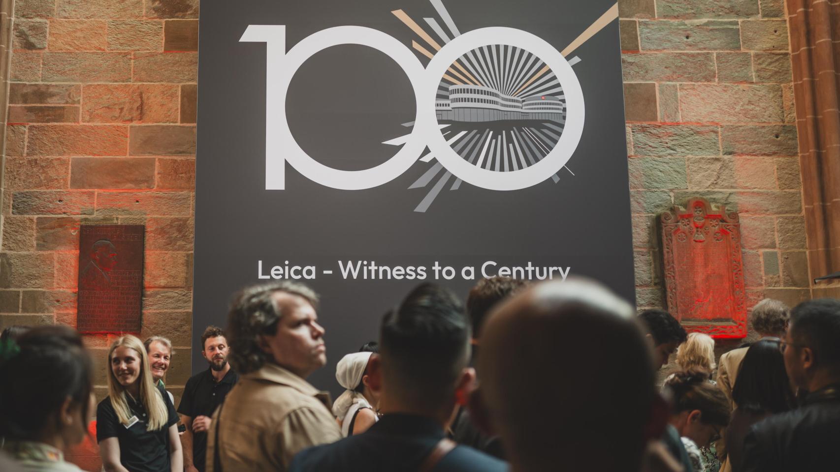 Cientos de asistentes, entre fotógrafos, influencers, periodistas y trabajadores de la casa han asistido a esta exclusiva fiesta.