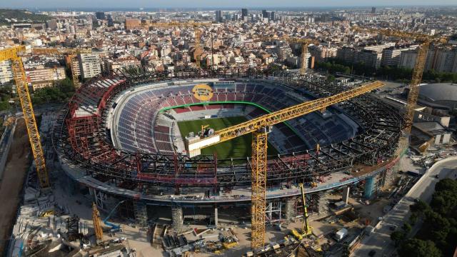 El Camp Nou durante el proceso de reconstrucción