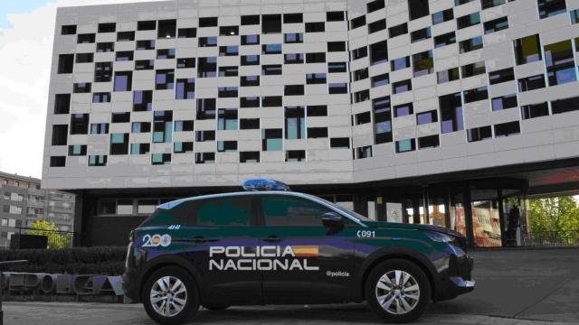 Un coche de la Policía Nacional de León