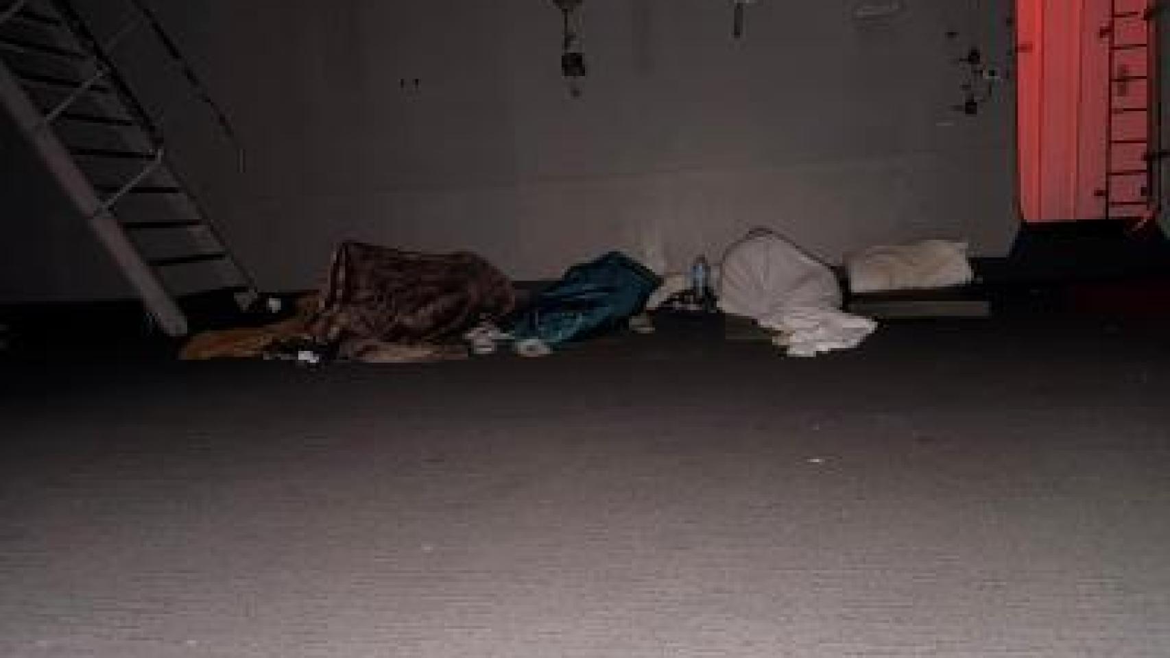 Algunos de los miembros de la tripulación del buque multipropósito, la pasada noche.