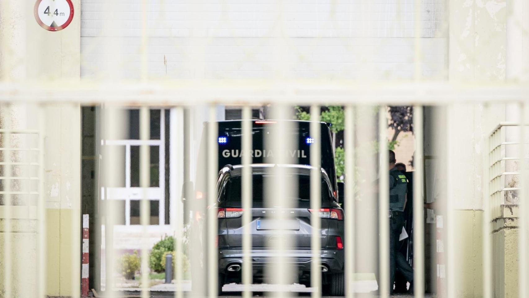 El furgón con Santos Cerdán, ya dentro de la cárcel de Soto.