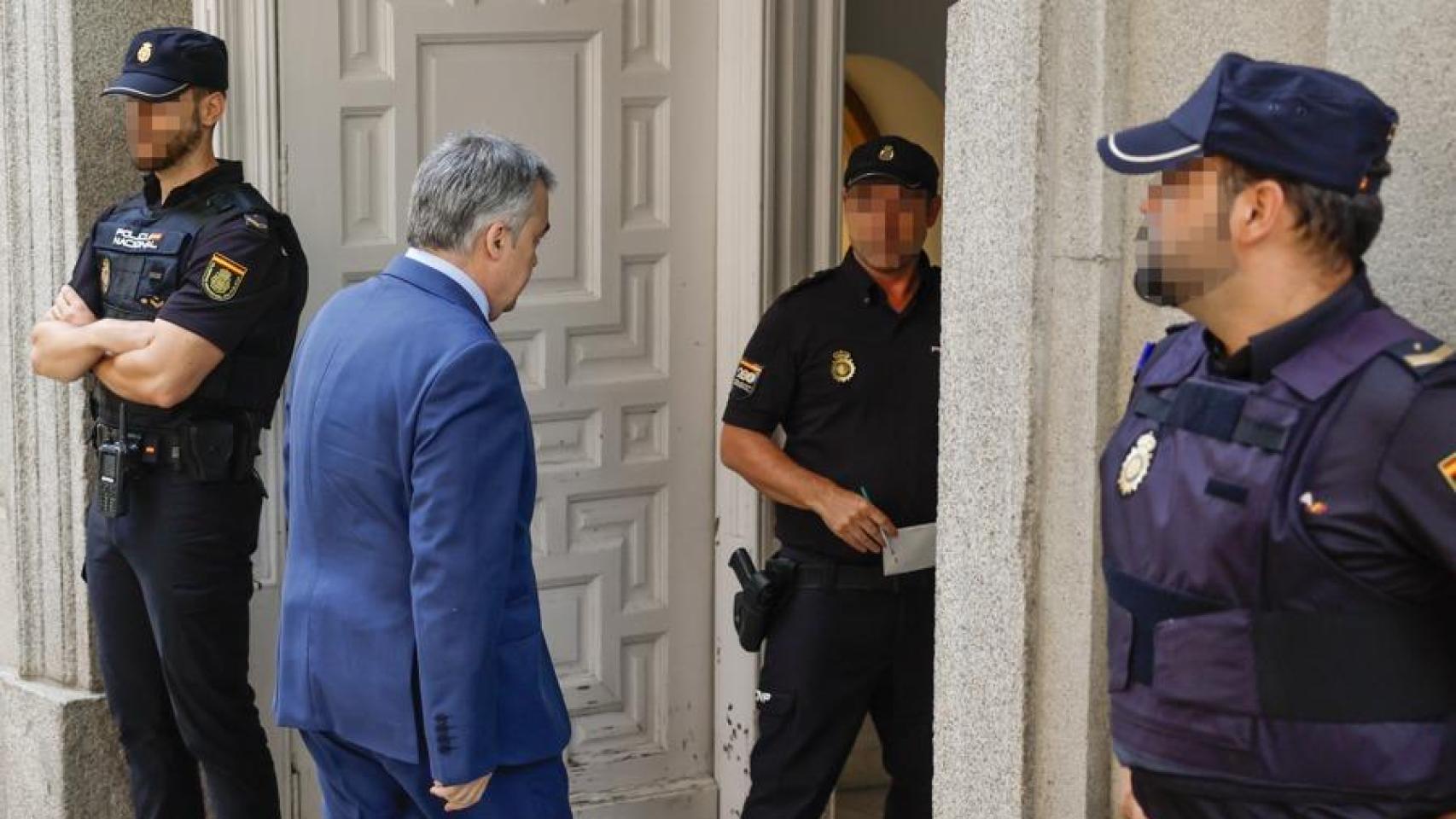 Santos Cerdán, ayer a su llegada al Tribunal Supremo para declarar como investigado./