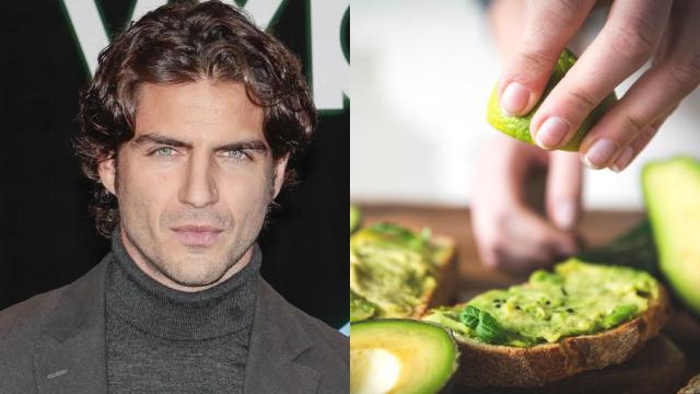 El actor Maxi iglesias y una persona preparando una tostada de aguacate. Montaje de El Español.