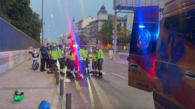 Sanitarios en el lugar del atropello.
