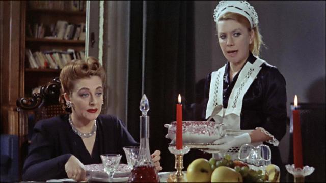 Gracita Morales (derecha) en la película '¡Cómo está el servicio!' (Mariano Ozores, 1968)