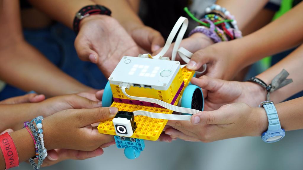 El robot diseñado por las alumnas del CEIP República de Uruguay.
