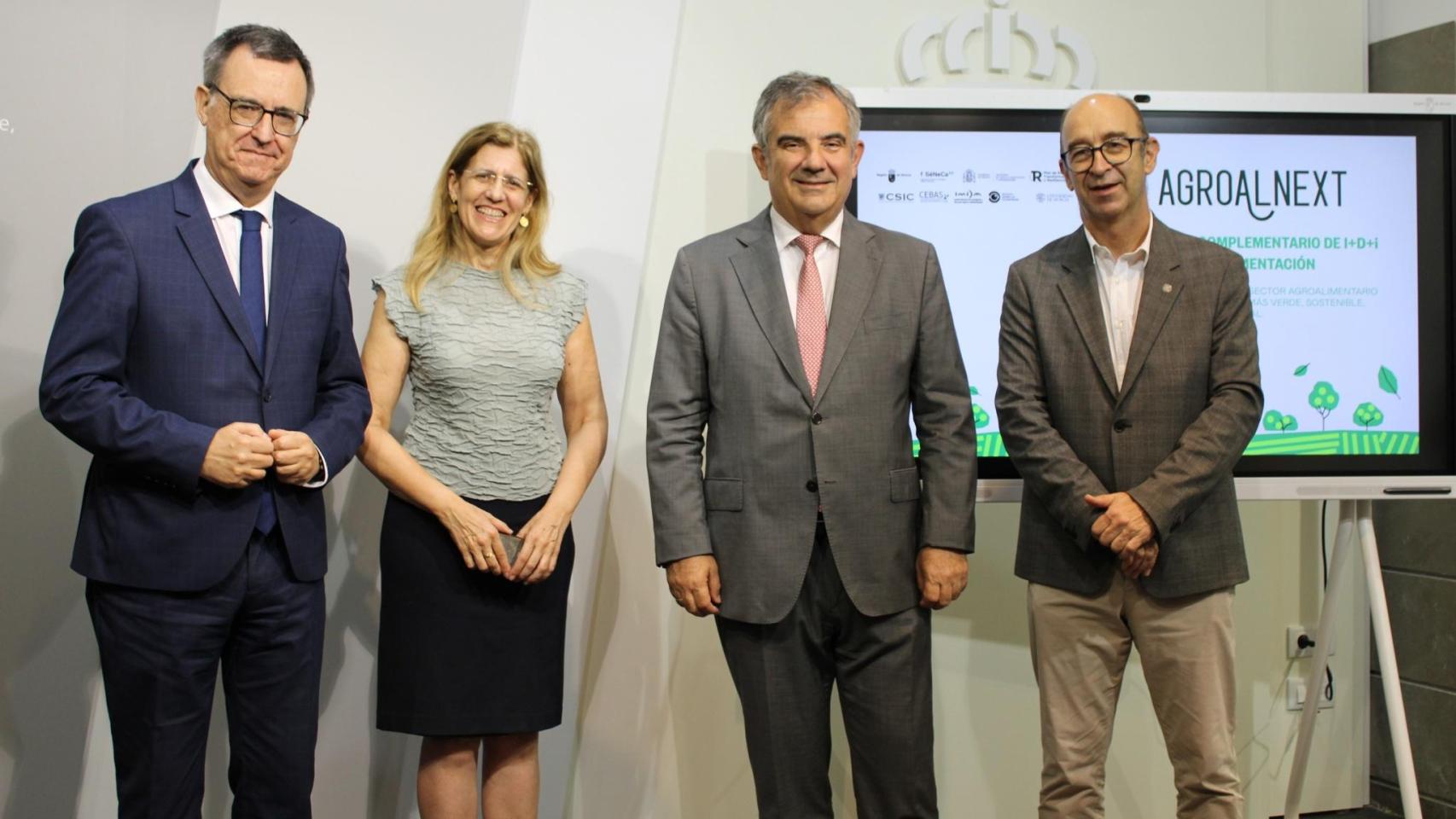 El consejero de Medio Ambiente, Universidades, Investigación y Mar Menor, Juan María Vázquez, tras la rueda de prensa en la que habló sobre algunos de los avances del Plan Complementario Agroalnext-MU.