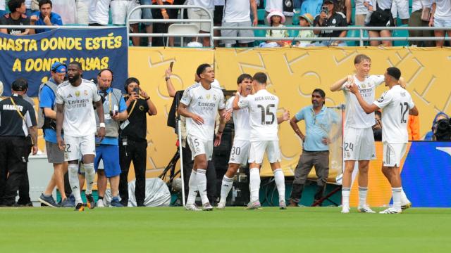 Los futbolistas del Real Madrid celebran el gol de Gonzalo contra la Juventus.