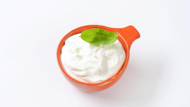 Un recipiente con salsa.