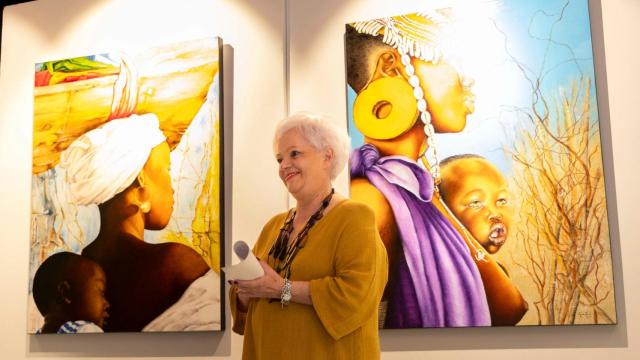 La pintora coruñesa Geni Ramil en la presentación de 'Elas' en A Coruña