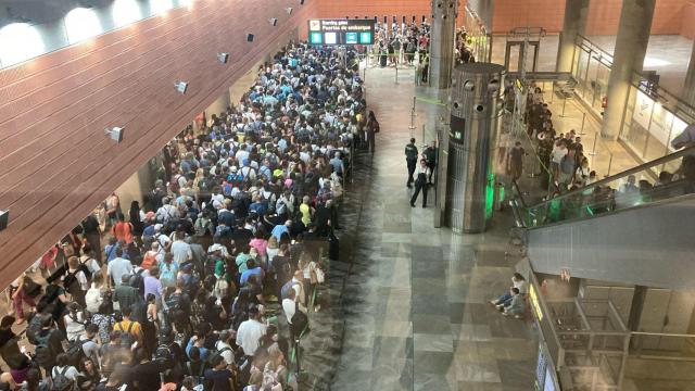 Caos en la T4 de Barajas