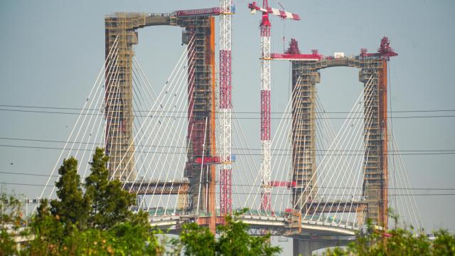 Obra del puente del Centenario en Sevilla.