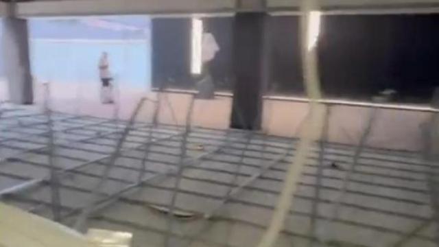 El techo del Zendal se cae a cachos: se desploma parte de la cubierta exterior sin heridos