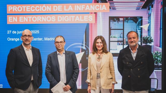 De izquierda a derecha: Nacho Guadix (Unicef), Alfonso Muñoz (EL ESPAÑOL-Invertia), Luz Usamentiaga (Masorange) y Salva Medina (Valhalla)