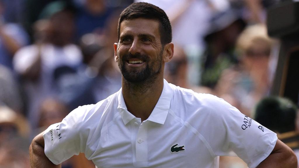 Novak Djokovic baila tras el partido ante Evans.