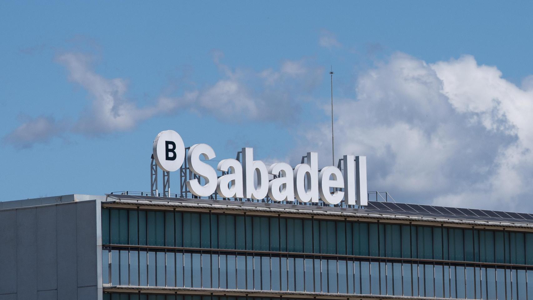 Exterior de la sede de Banco Sabadell