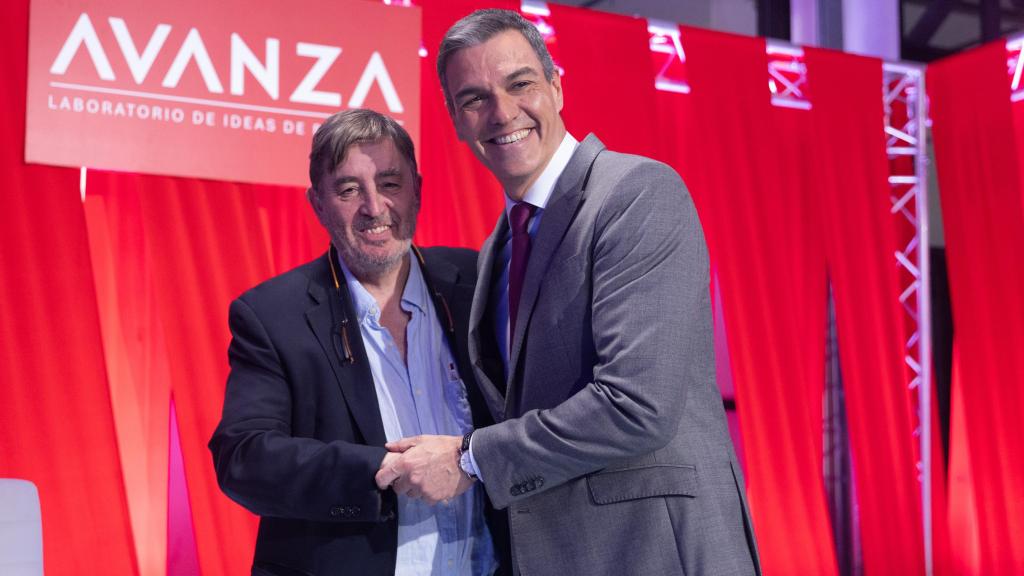 El director del Instituto Cervantes Luis García Montero y Pedro Sánchez.