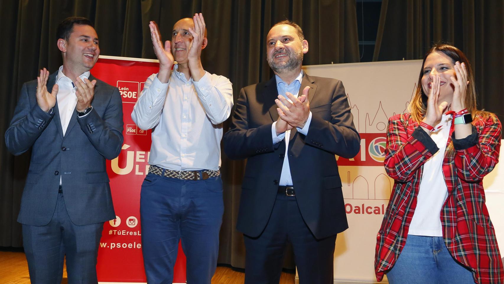 El secretario general del PSOE de León, Javier Alfonso Cendón, el alcalde de León, José Antonio Diez, el ex secretario de Organización del PSOE José Luis Ábalos y la vicesecretaria general del PSOECyL Nuria Rubio, en un acto en la capital leonesa en mayo de 2019
