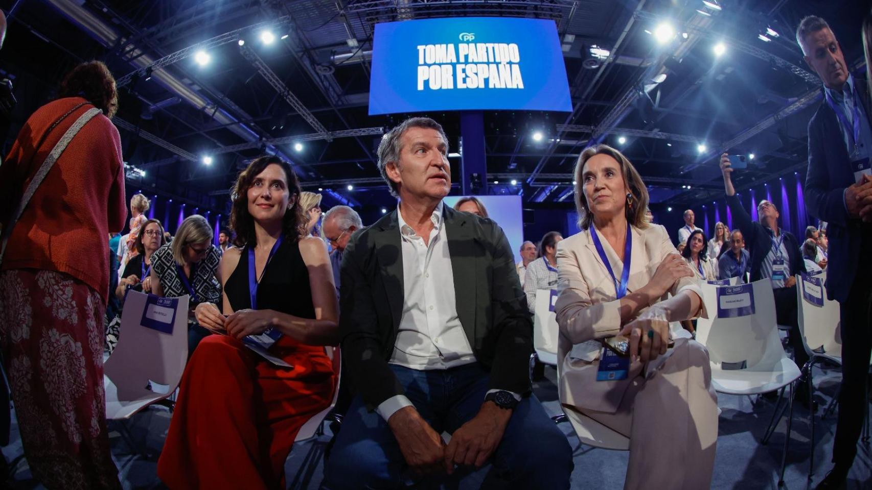 Isabel Díaz Ayuso, Alberto Núñez Feijóo y Cuca Gamarra, en la inauguración del Congreso del PP, este viernes en Madrid.