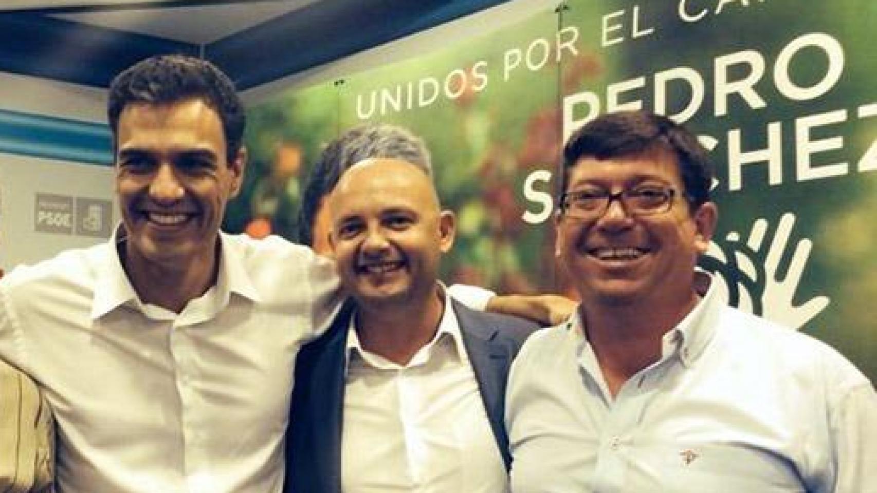 Pedro Sánchez (izquierda) y Paco Salazar (derecha), en un meeting en Dos Hermanas en 2017.