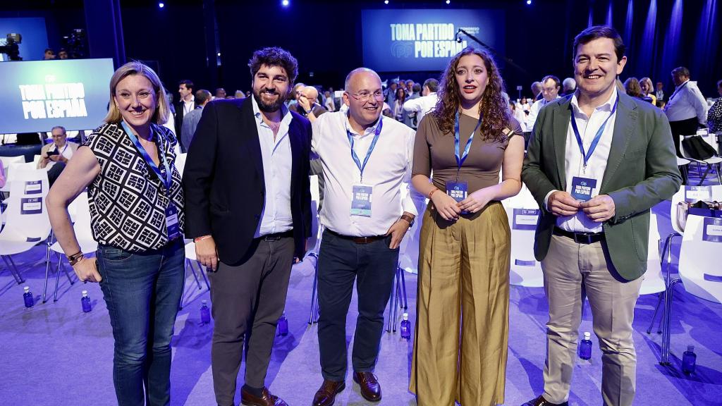Isabel Blanco y Ester Muñoz en el 21 Congreso Nacional del Partido Popular