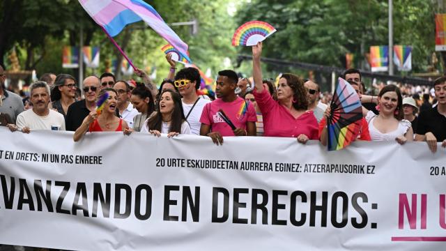 Yolanda Díaz, y la senadora de Sumar Carla Antonelli, en la cabecera de la marcha del Orgullo 2025.