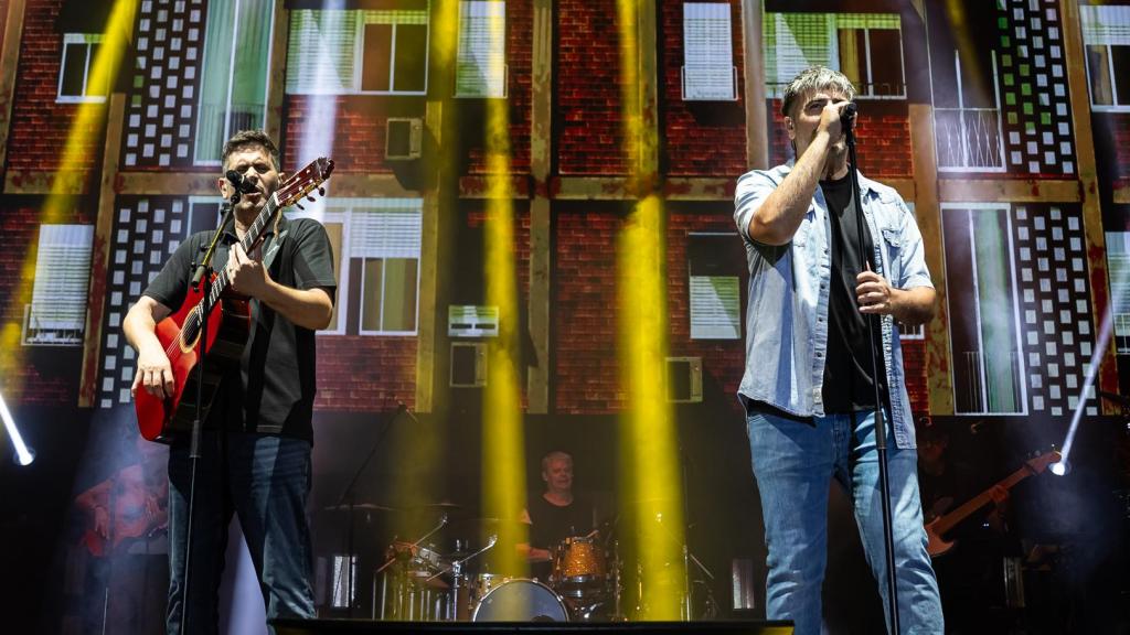 Estopa en un momento de su actuación, anoche, en el festival Río Babel. Foto: Aldarazn