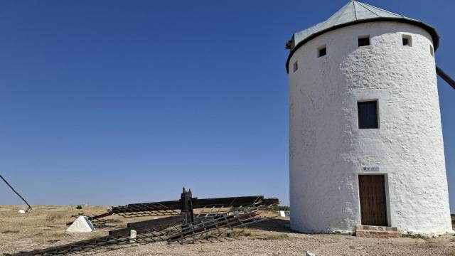 Aspas rotas en los molinos de Campo de Criptana.