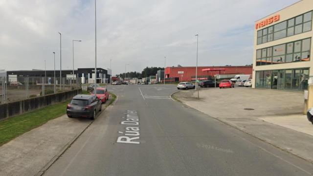 Un incendio en el polígono del Espíritu Santo, en Cambre (A Coruña) moviliza a los bomberos