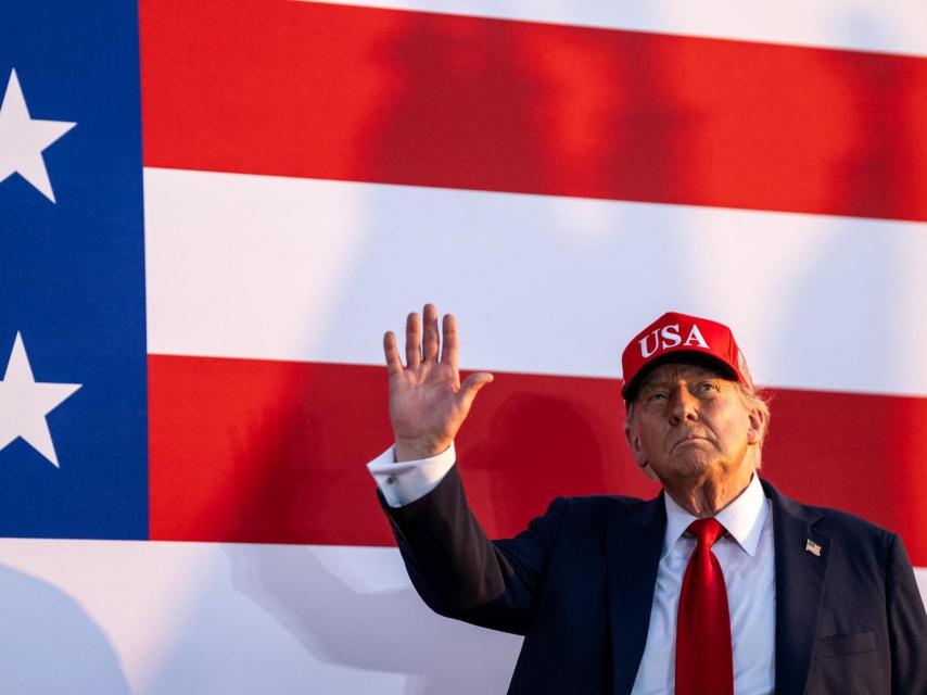 El presidente Donald Trump agradece a la multitud tras su discurso en la Celebración del Saludo a América, el jueves 3 de julio de 2025, en el recinto ferial estatal de Iowa en Des Moines, Iowa.