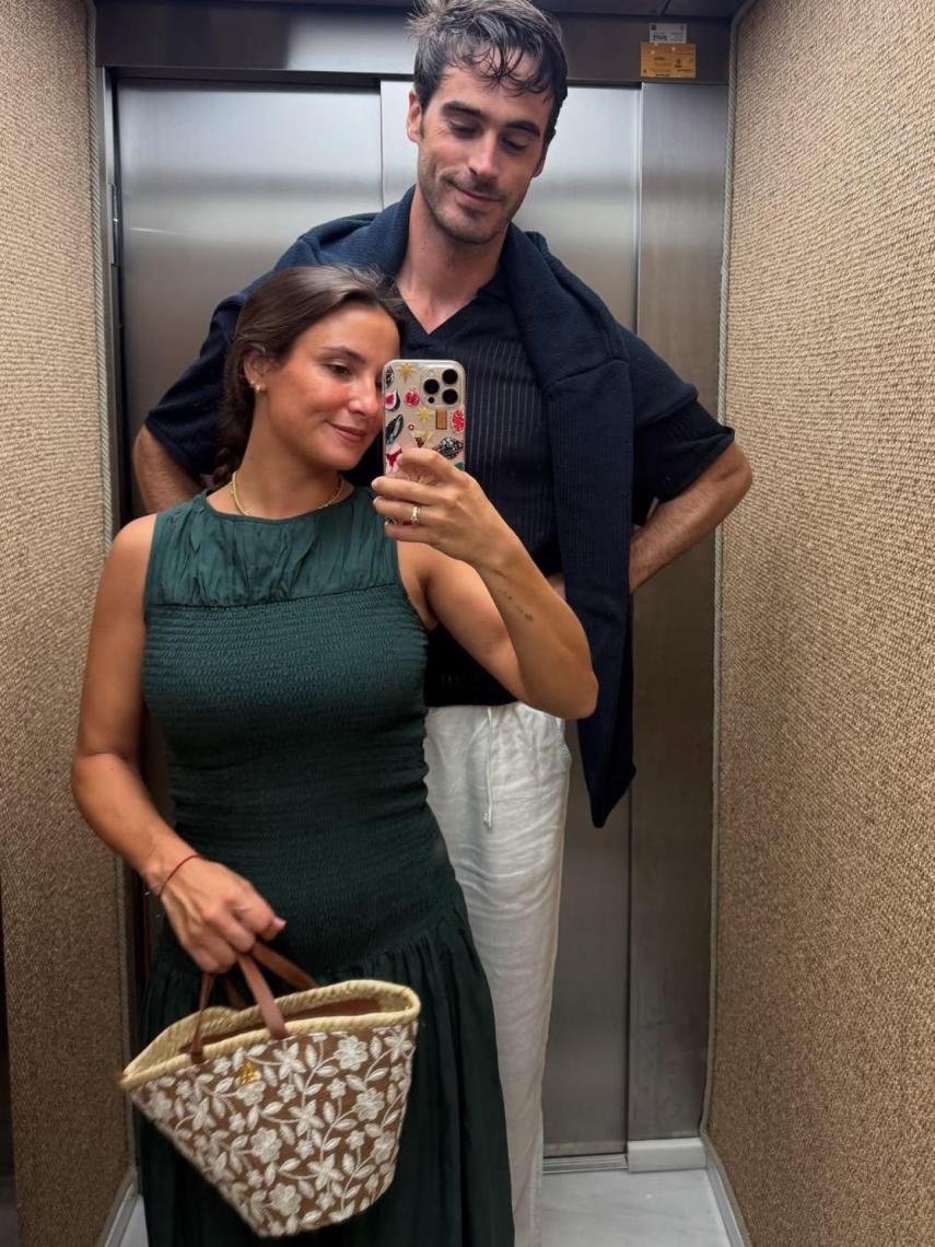 Marta Pombo luciendo el capazo de Ansa per Ansa.