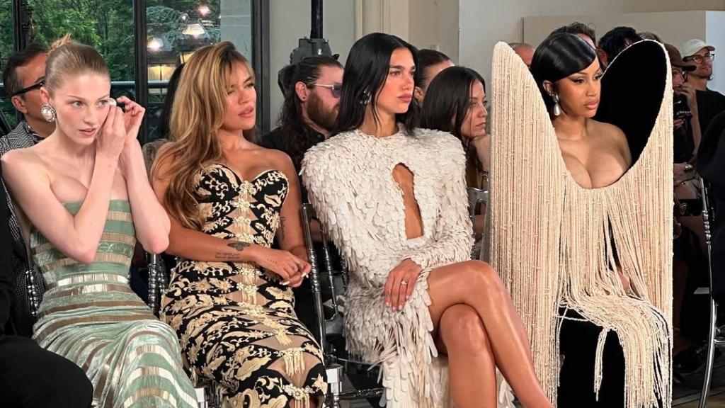 Foto mítica del 'front row' hecha por Chiara Ferragni, también invitada al desfile.