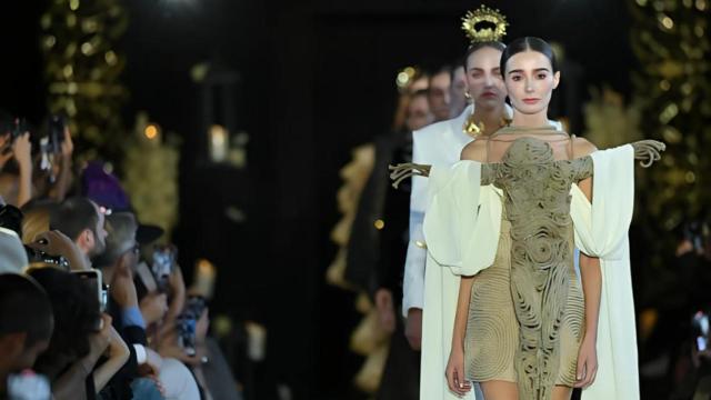 Juana Martín lleva la Semana Santa andaluza a las pasarelas de París.