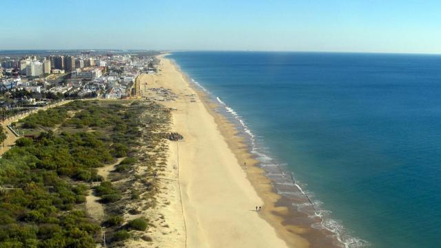 Las playas de Lepe son populares por sus kilómetros de arena fina