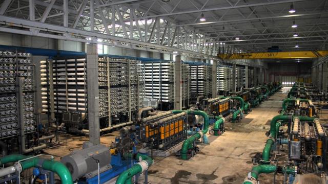 Vista del interior de la desaladora de Torrevieja.