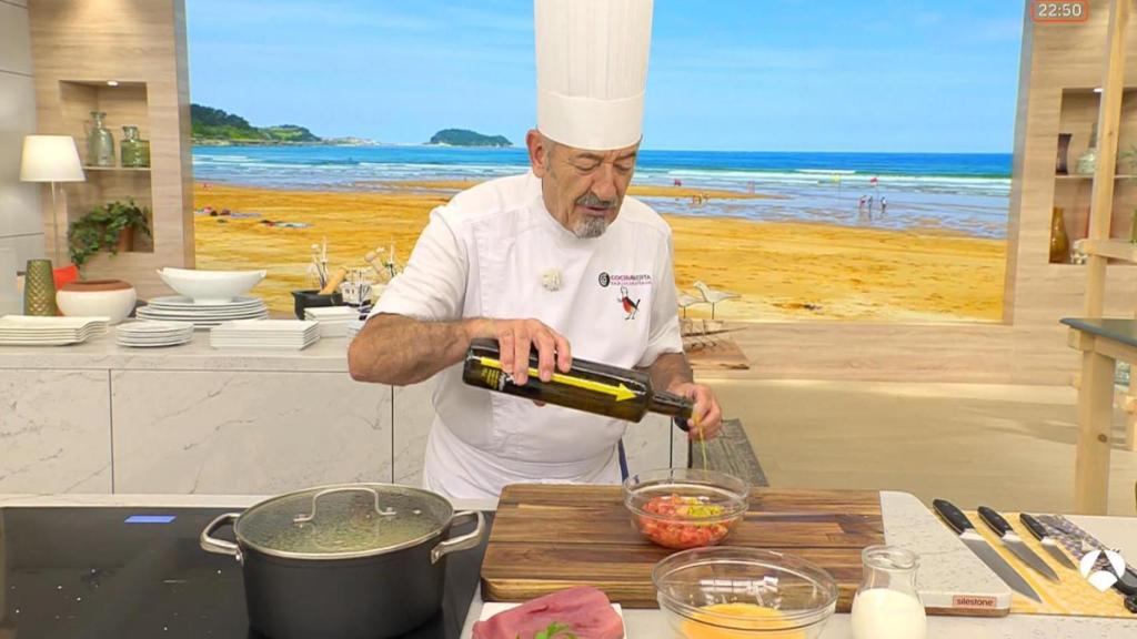 El chef Karlos Arguiñano en su programa Cocina Abierta (captura).