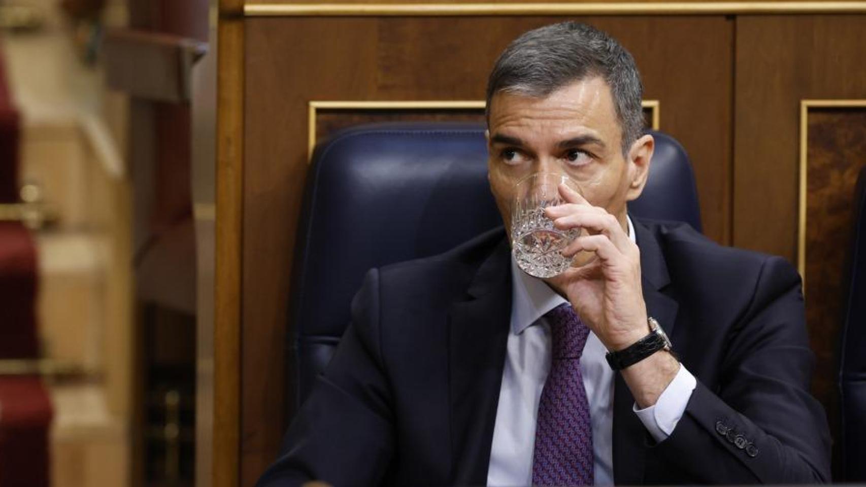 Pedro Sánchez, este miércoles en su escaño, durante el debate sobre la corrupción en el Congreso.