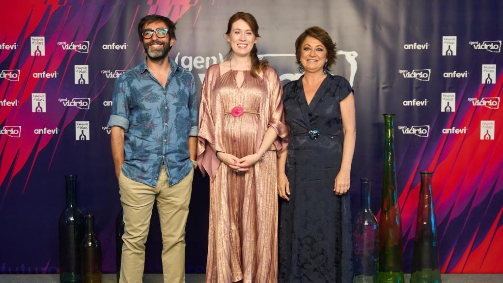 Jaime Dezcallar, Karen Davies y la psicóloga Rocío Ramos-Paúl, en la presentación del documental en Madrid.