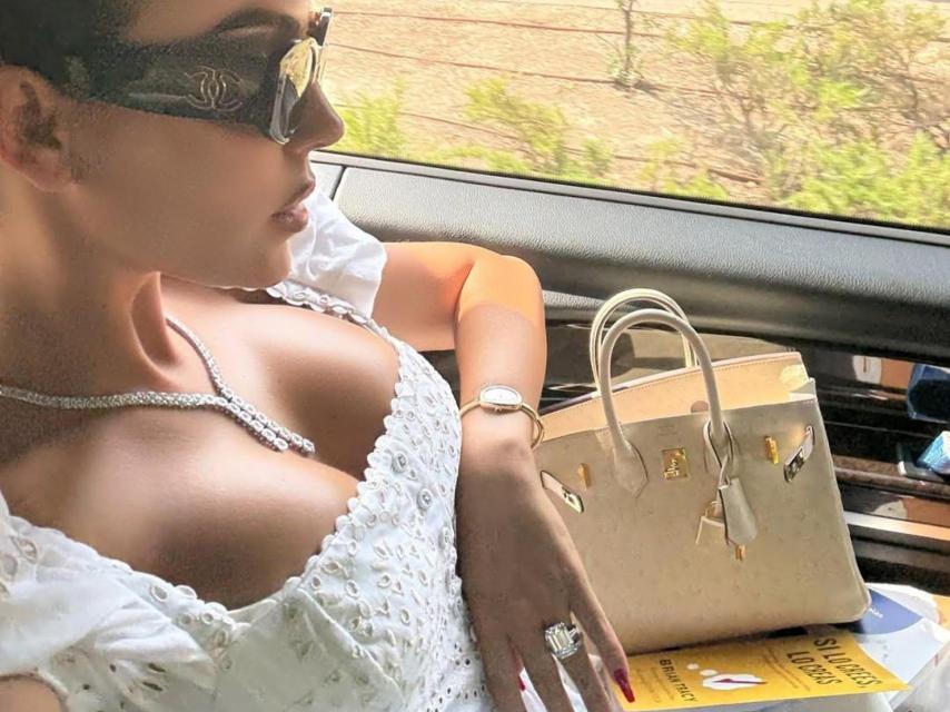 Georgina con gafas de Gucci.