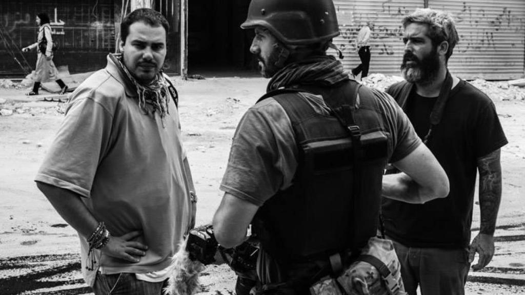 De derecha a izquierda: Zac Baillie, el premio Pulitzer Manu Brabo y Antonio Pampliega en Alepo, 2013. Foto cedida por Antonio Pampliega