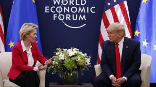 Ursula von der Leyen y Donald Trump, durante su reunión en el foro de Davos en enero de 2020