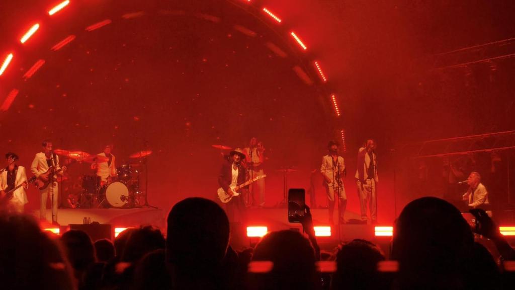 Leiva durante la interpretación de 'La lluvia en los zapatos'