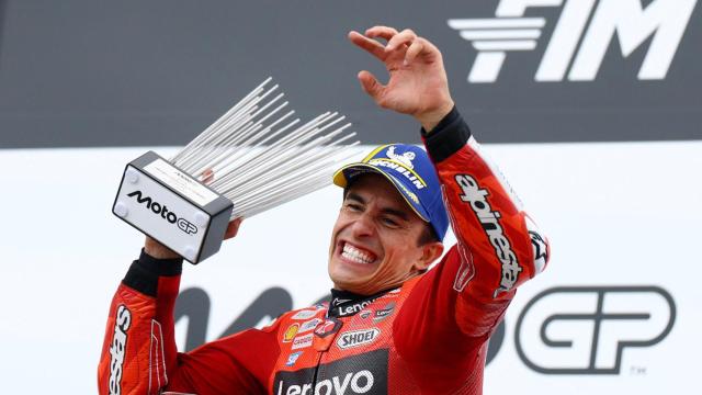 Marc Márquez celebra su victoria en el Gran Premio de Alemania, en el circuito de Sachsenring.